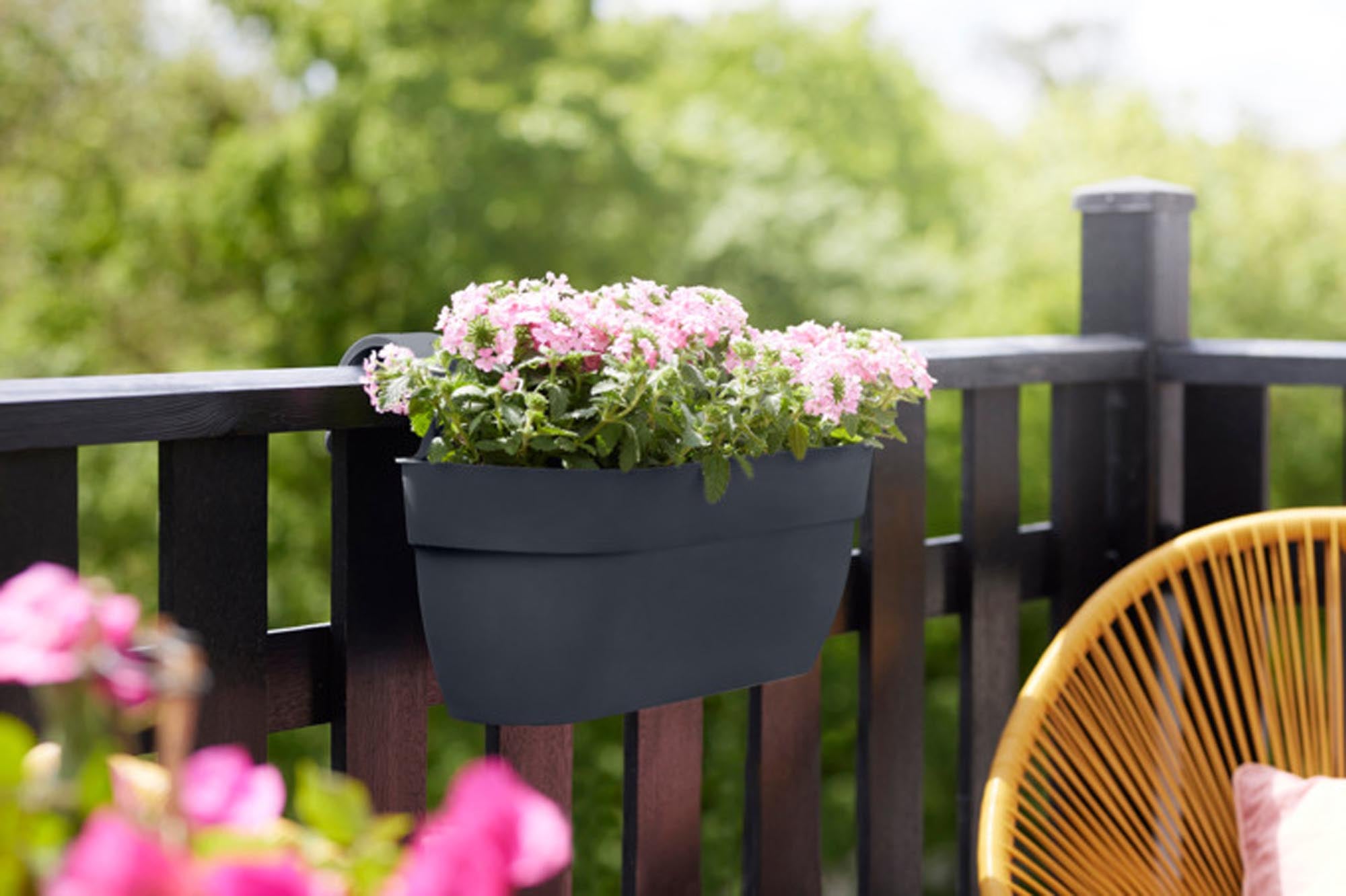 ELHO Balkonkasten Vibia Campana easy hanger S anthrazit 24x24x27 cm in präsentiert im Onlineshop von KAQTU Design AG. Balkonkiste ist von ELHO