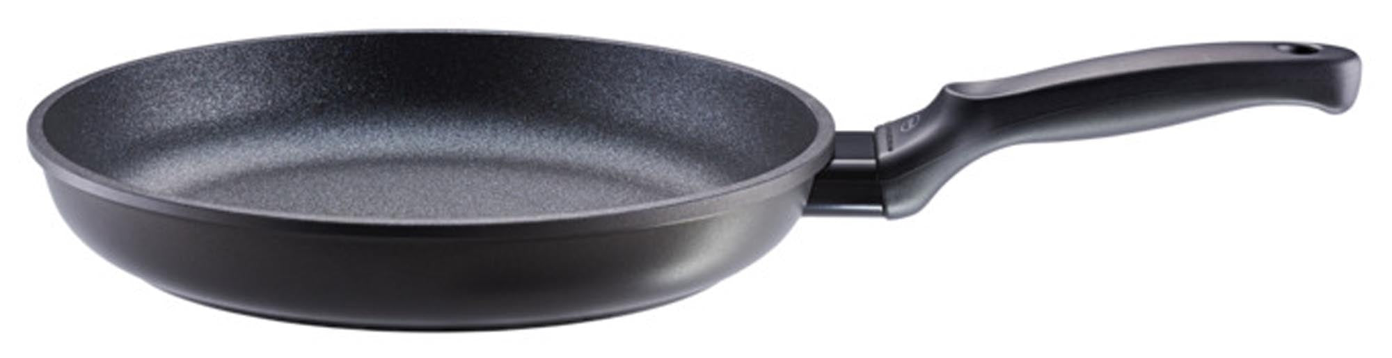 Entdecken Sie die RÖSLE Bratpfanne Cadini ProResist ø 28 cm: robust, antihaftbeschichtet, für alle Herdarten, ideal für Fleisch, Fisch und Gemüse.