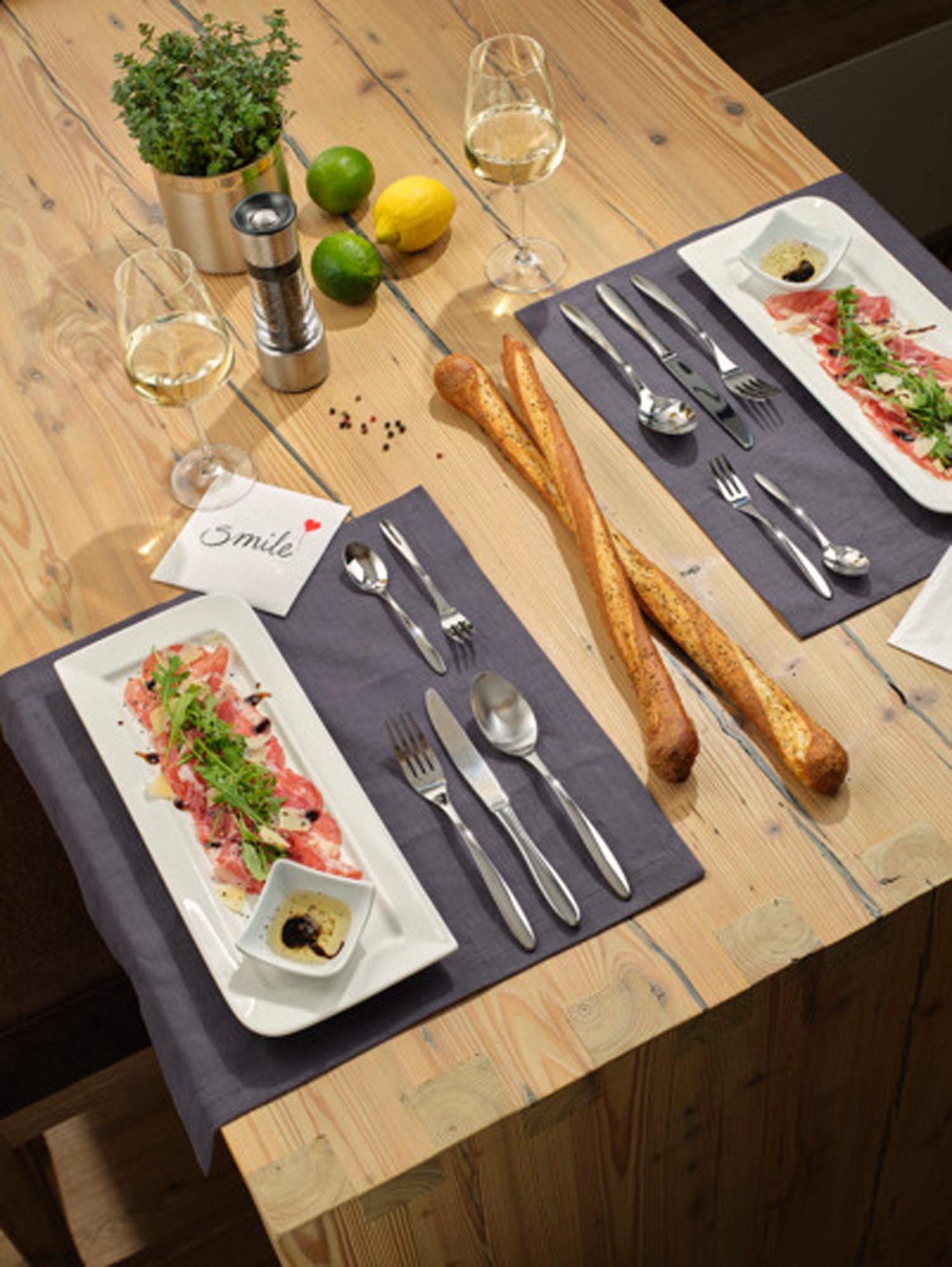 Elegantes 60-teiliges Besteckset von RÖSLE aus poliertem Edelstahl, ergonomisch, langlebig, spülmaschinenfest, für jeden Anlass.