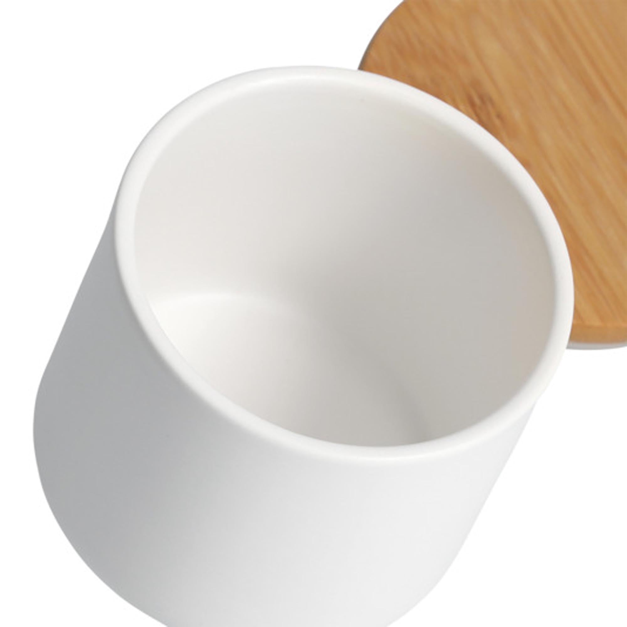 Praktische Gewürzdose mit 320 ml Fassungsvermögen von ZELLER PRESENT. Hochwertiger Bambusdeckel für optimale Frische und stilvolles Design.