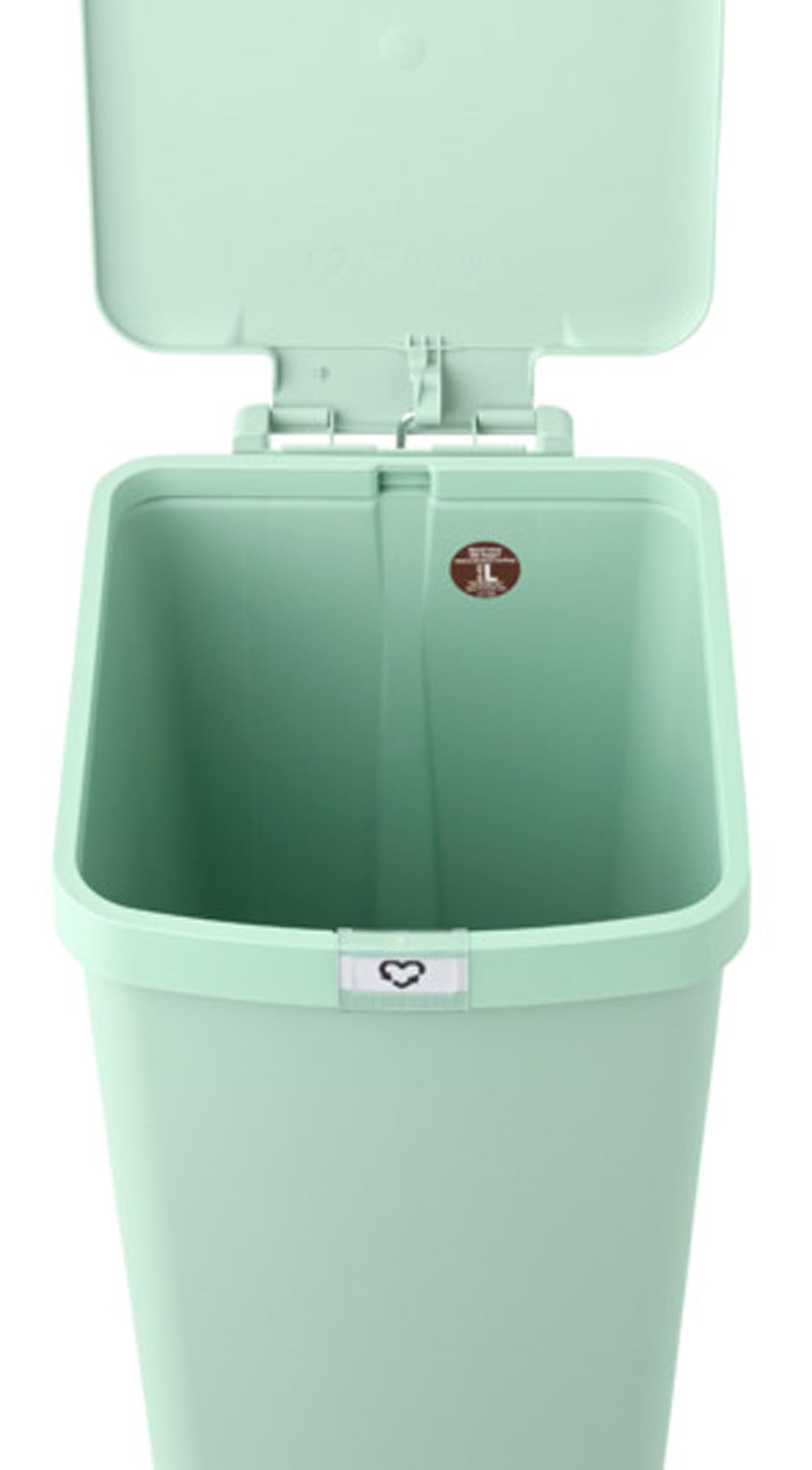 BRABANTIA Treteimer StepUp jade green 40 l in präsentiert im Onlineshop von KAQTU Design AG. Mülleimer ist von BRABANTIA