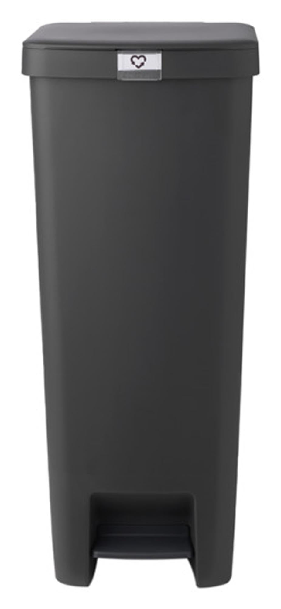 Entdecken Sie den BRABANTIA Treteimer StepUp 40l in dunklem Grau. Hochwertiger Edelstahl, hygienisches Fußpedal und modernes Design für Küche und Büro.