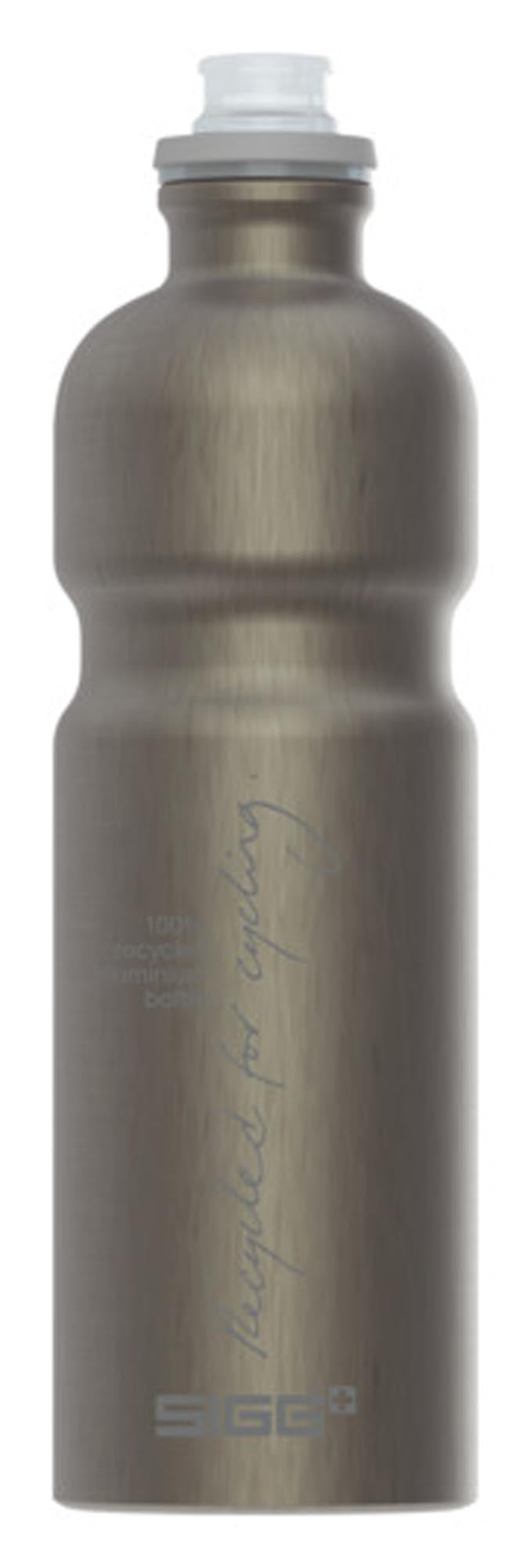 Entdecken Sie die SIGG Trinkflasche Bottle MyPlanet Move smoke pearl 0.75 l – nachhaltig, BPA-frei und ideal für Sport, Büro und Reisen. Modernes Design, umweltfreundlich!