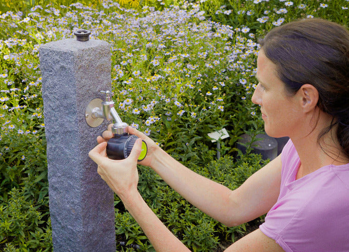 Entdecken Sie die GEKA mechanische Bewässerungsuhr für eine effiziente und wassersparende Gartenbewässerung. Einfach zu bedienen und zuverlässig!