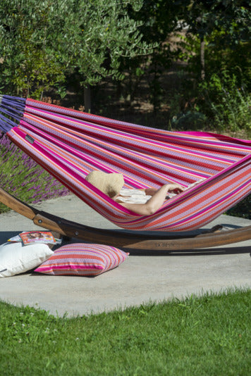 Kissen Carino Zebra von LA SIESTA: Exotisches Zebramuster, 50x50 cm, 100% Baumwolle, hypoallergene Füllung, stilvoll und komfortabel.