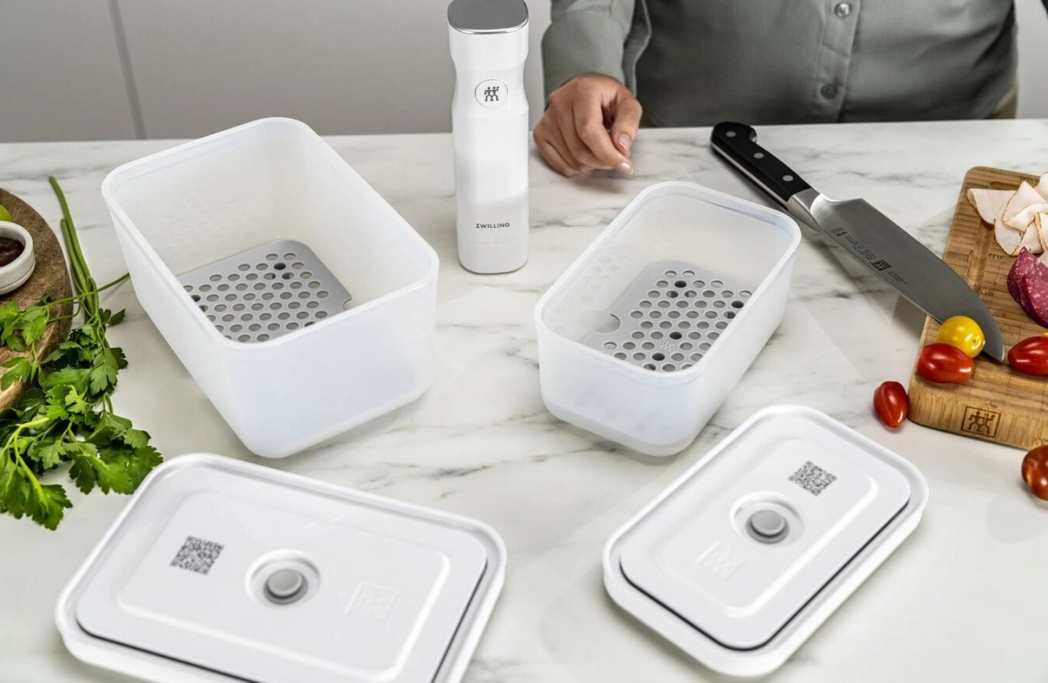 Entdecken Sie das 2er Set Vakuum Zubehörset Abtrg Gitter M/L von Zwilling. Ideal für frische Lebensmittel, langlebig und leicht zu reinigen.