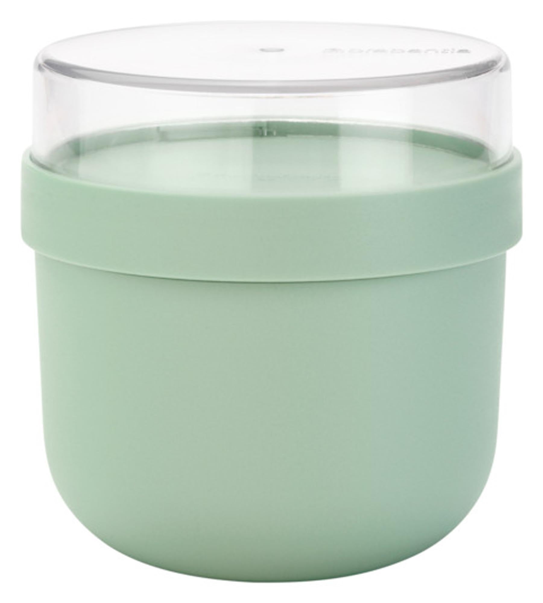 Entdecken Sie die BRABANTIA Joghurt Bowl Make & Take in jade green (0.5 l) – ideal für gesunde Snacks unterwegs. Hochwertiges Glas, spülmaschinenfest, mit praktischem Deckel und Löffel.