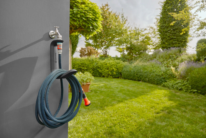 Entdecken Sie das GARDENA Liano™ Xtreme 10m Schlauch Set mit TapFix – ideal für kleine Gärten. Flexibel, leicht und robust für optimale Bewässerung!