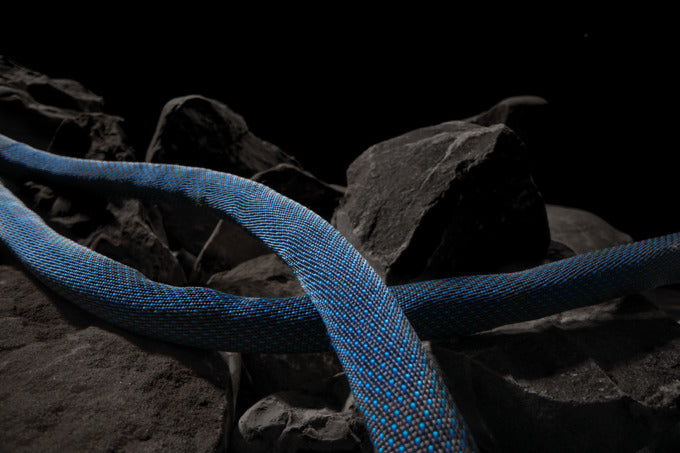 Entdecken Sie das GARDENA Liano™ Xtreme Textilschlauch Set 1/2" 10 m – leicht, robust und ideal für Ihre Gartenbewässerung. Bestellen Sie jetzt!