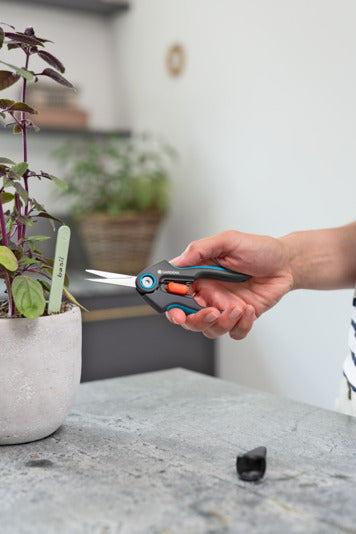 Entdecken Sie das GARDENA Fresh Cut Set – Ihr perfekter Partner für präzise Gartenarbeiten. Ergonomisch, hygienisch und langlebig!