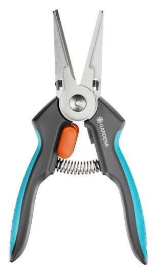 Entdecken Sie die GARDENA GripCut – die ergonomische Gartenschere für müheloses Ernten von Kräutern und Gemüse. Mit innovativer Greiffunktion und rostfreien Klingen.