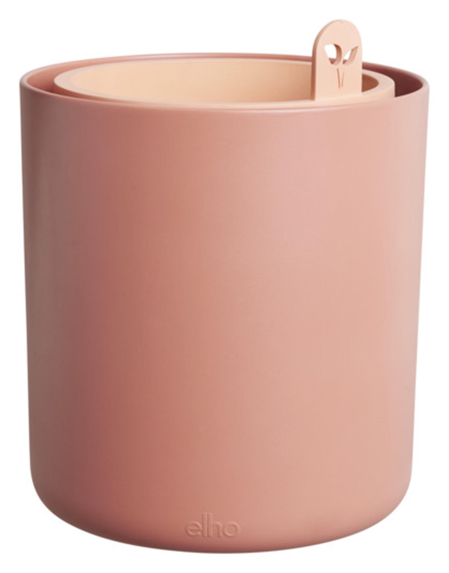 Der ELHO Topf Basics ø 16.5 cm terra vereint Funktionalität und Ästhetik. Ideal für Pflanzen, wetterbeständig, nachhaltig und mit optimaler Drainage.