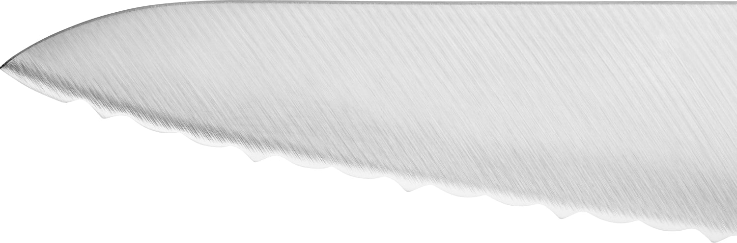 Hochwertiges Zwilling Pro Ladies Wellenschliff-Messer, 140 mm, ideal für präzises Schneiden von Brot und Gebäck, mit ergonomischem Design für besten Komfort.