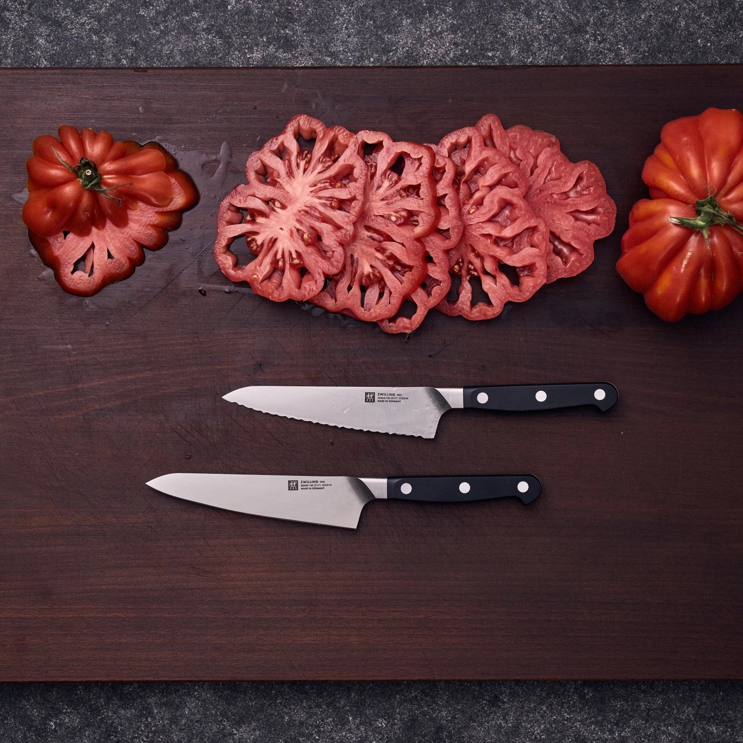 Elegantes Zwilling Pro Ladies Wellenschliff-Messer, 140 mm, perfekt für feine Schneidarbeiten in der Küche, mit komfortablem Griff für optimale Handhabung.
