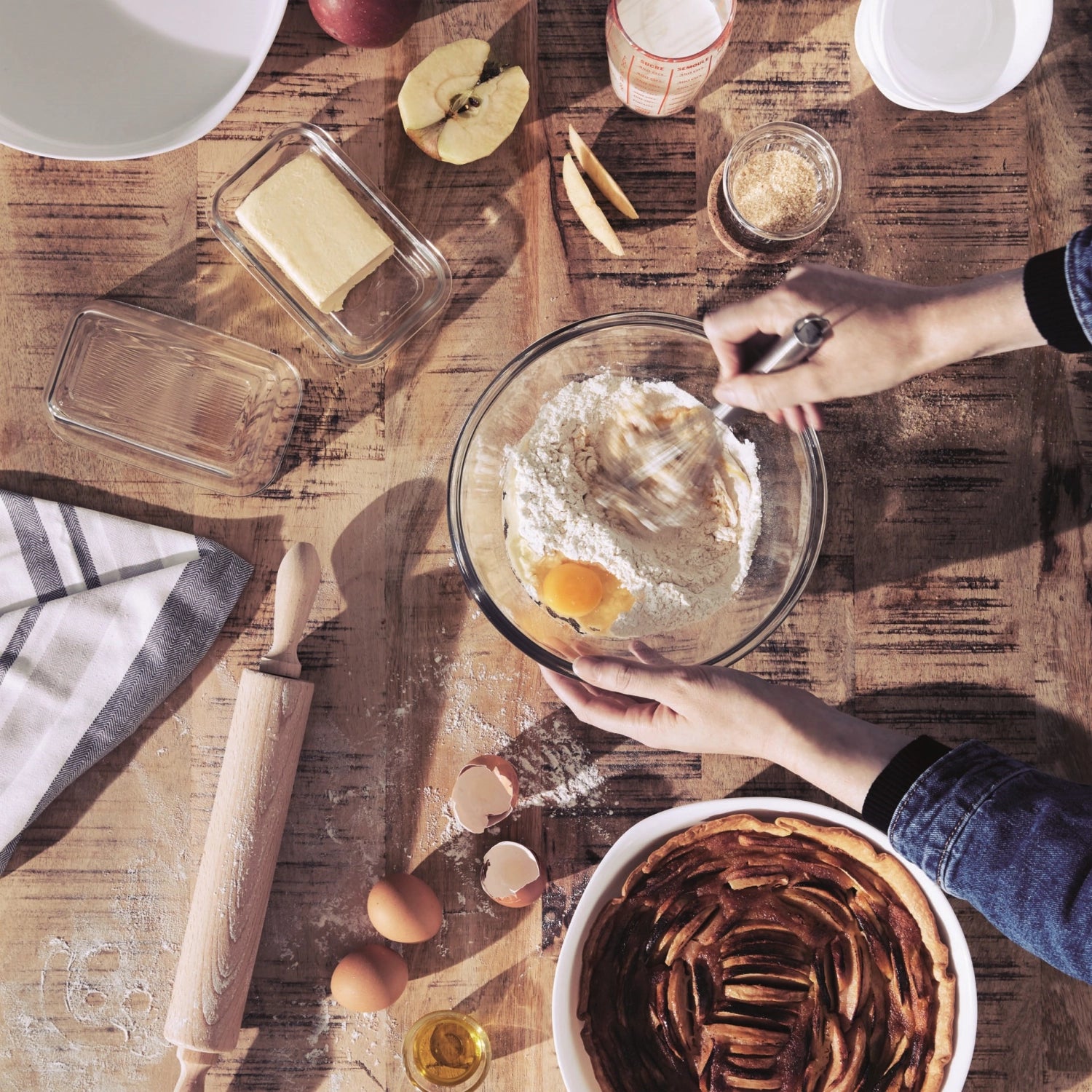 Die Cocoon Schüssel D12cm H6.7cm aus robustem Hartglas von Arc vereint Eleganz und Funktionalität für jede Gelegenheit.