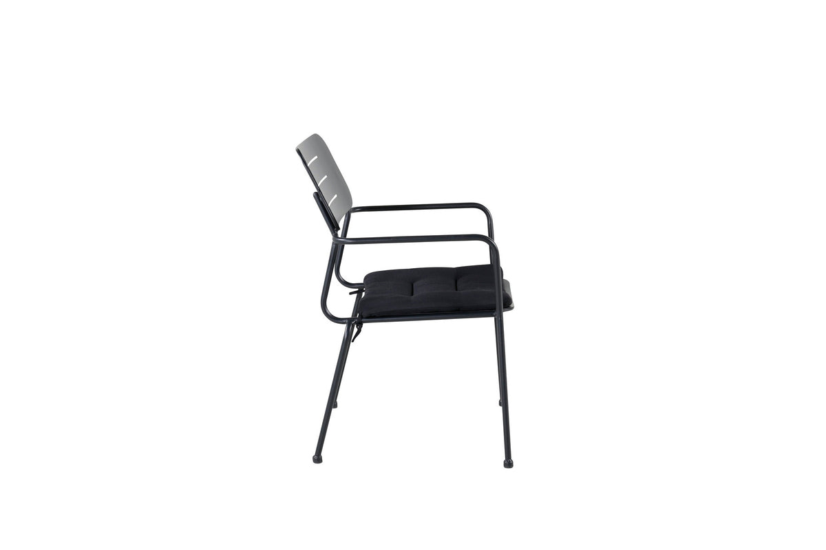 Nicke Stuhl in Schwarz präsentiert im Onlineshop von KAQTU Design AG. Gartenstuhl mit Armlehnen ist von Venture Home