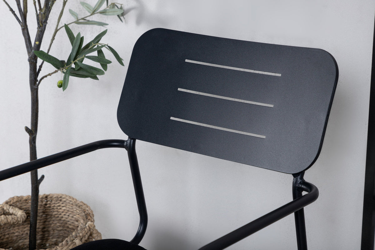 Nicke Stuhl in Schwarz präsentiert im Onlineshop von KAQTU Design AG. Gartenstuhl mit Armlehnen ist von Venture Home
