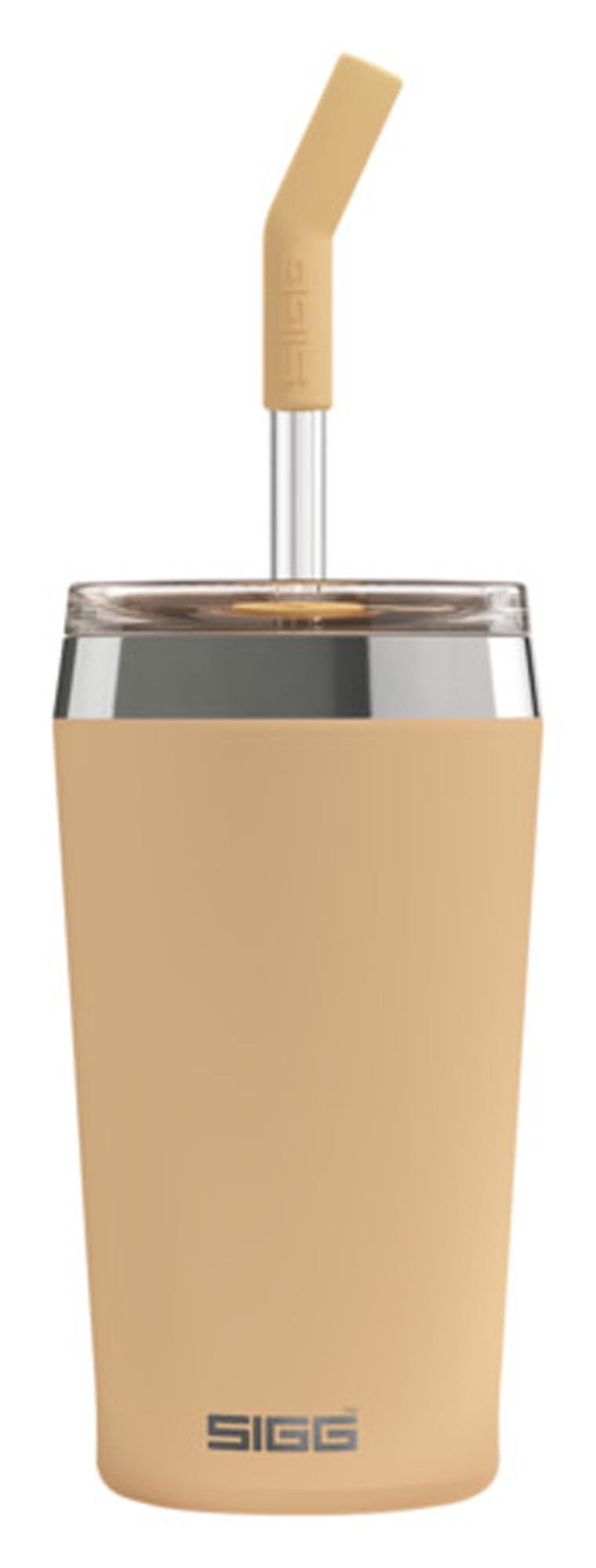Entdecken Sie den SIGG Isolierbecher Tumbler Mug Helia in muted peach (0.45 l) – ideal für heiße und kalte Getränke, BPA-frei, robust und stylish.
