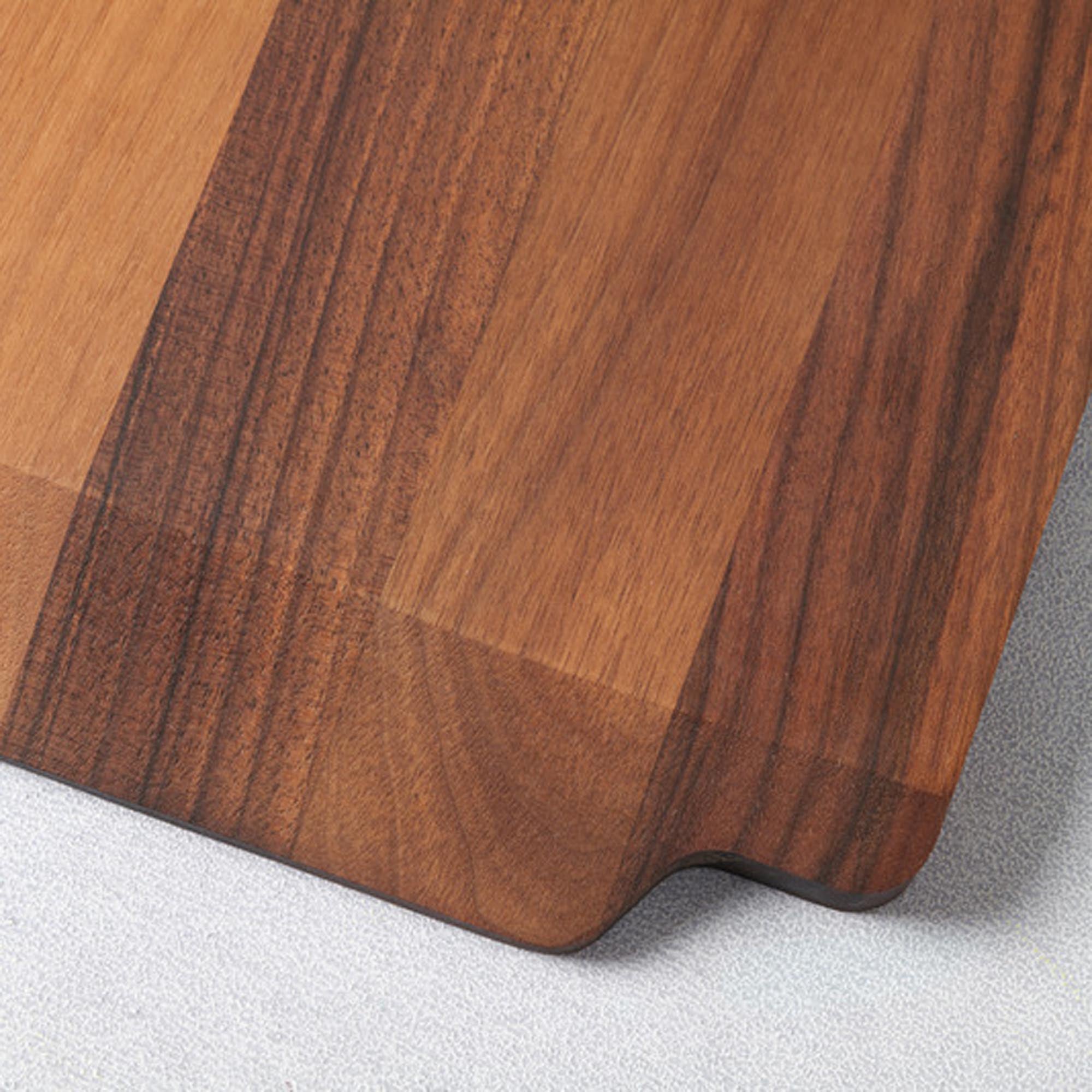 KISAG Artisan M Schneidbrett aus Walnussholz (32x22 cm): Hygienisch, langlebig und ästhetisch – perfekt für jede Küche und als Servierbrett.