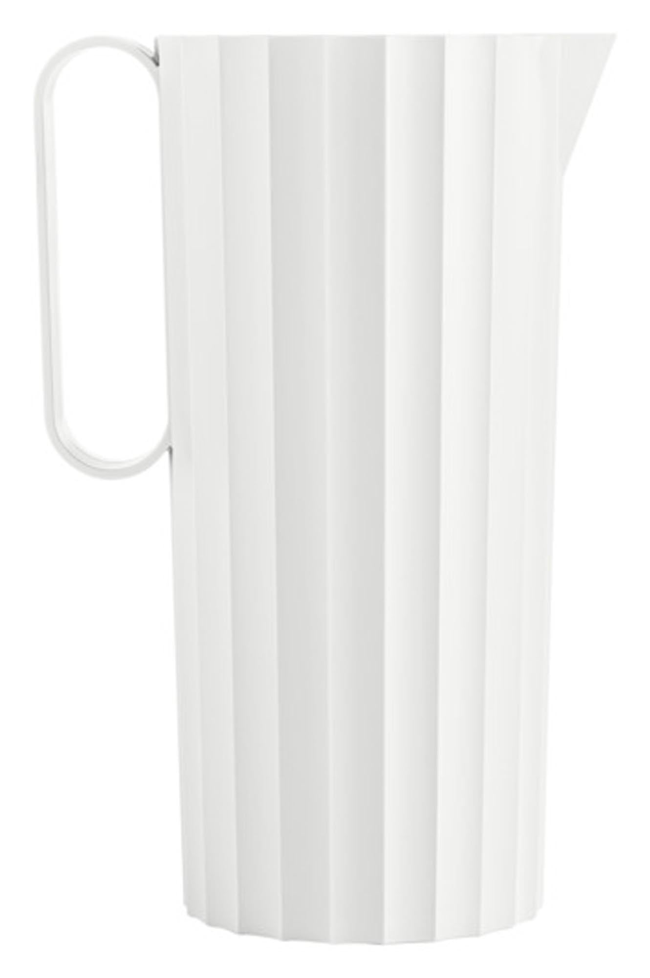 Entdecken Sie die elegante BLIM PLUS Karaffe Hydria in arctic white (1.7 l) – ideal für stilvolle Getränkepräsentation, bruchsicher und spülmaschinenfest.