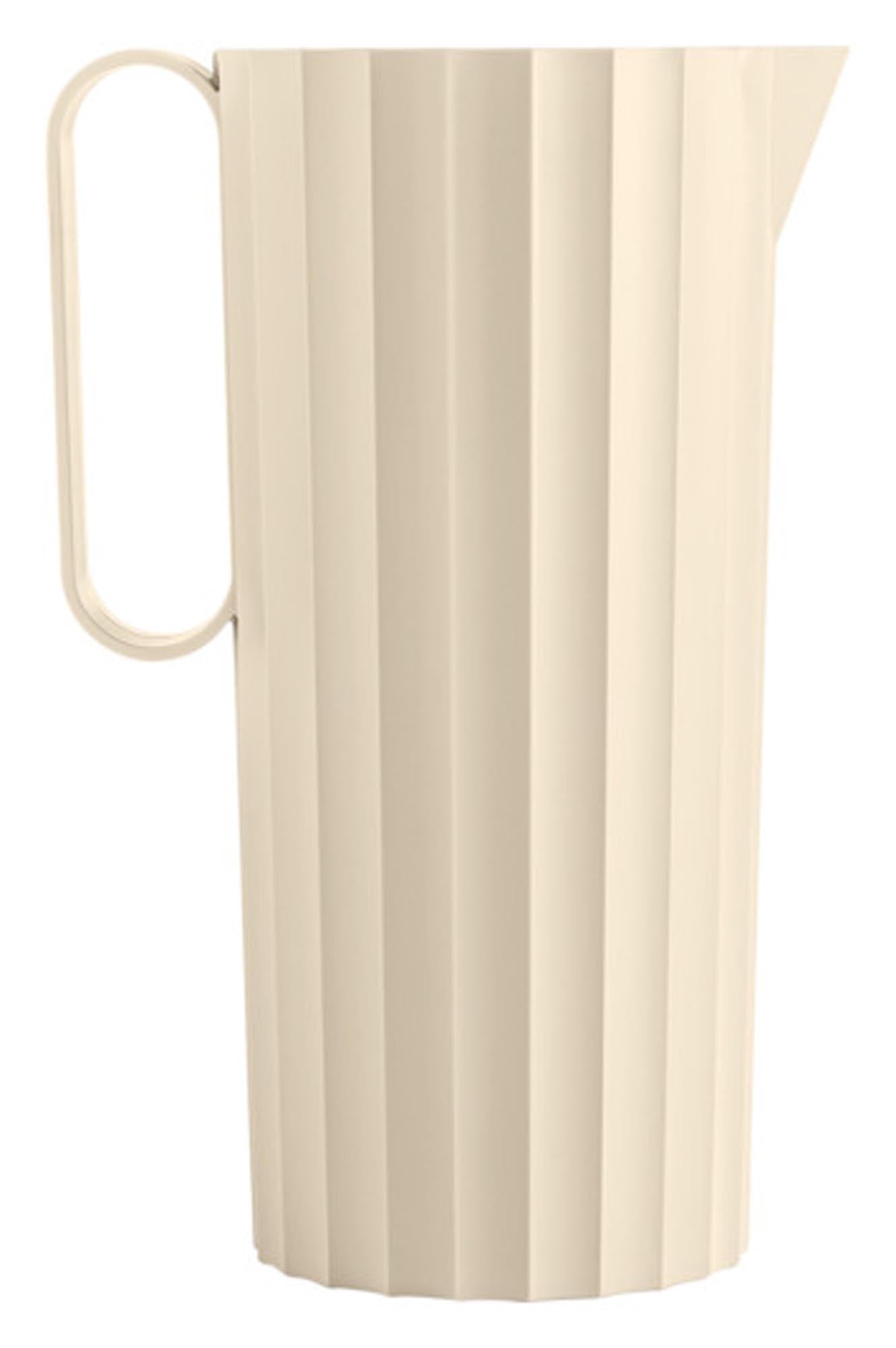 Entdecken Sie die elegante BLIM PLUS Karaffe Hydria in Brown Sugar (1.7 l) – ideal für Wasser, Wein und stilvolle Tischpräsentationen. Hochwertiges, bleifreies Glas, spülmaschinenfest und tropffrei. Ein Blickfang für jeden Anlass!