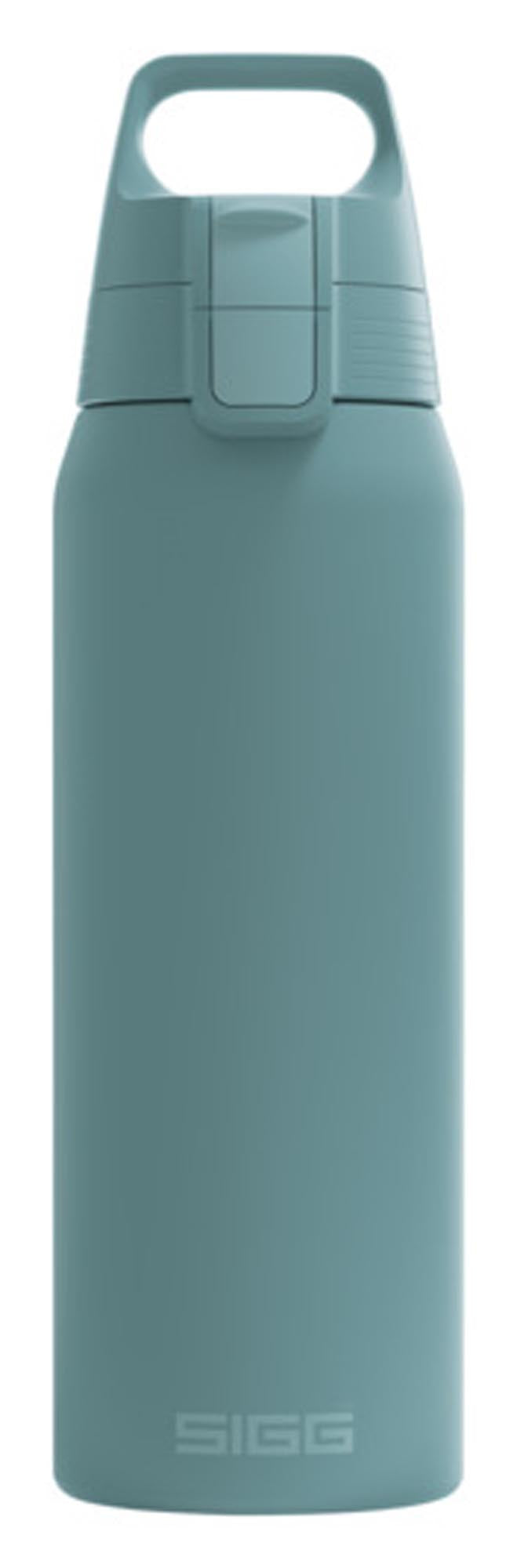 Entdecken Sie die SIGG Isolierflasche Shield Therm One 0.75 l in modernem Design. Ideal für heiße und kalte Getränke, umweltfreundlich und hygienisch.