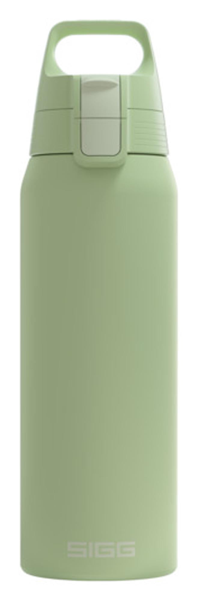 Entdecken Sie die SIGG Isolierflasche Shield Therm One 0.75 l in eco green. Ideal für heiße und kalte Getränke, umweltfreundlich und stylish!