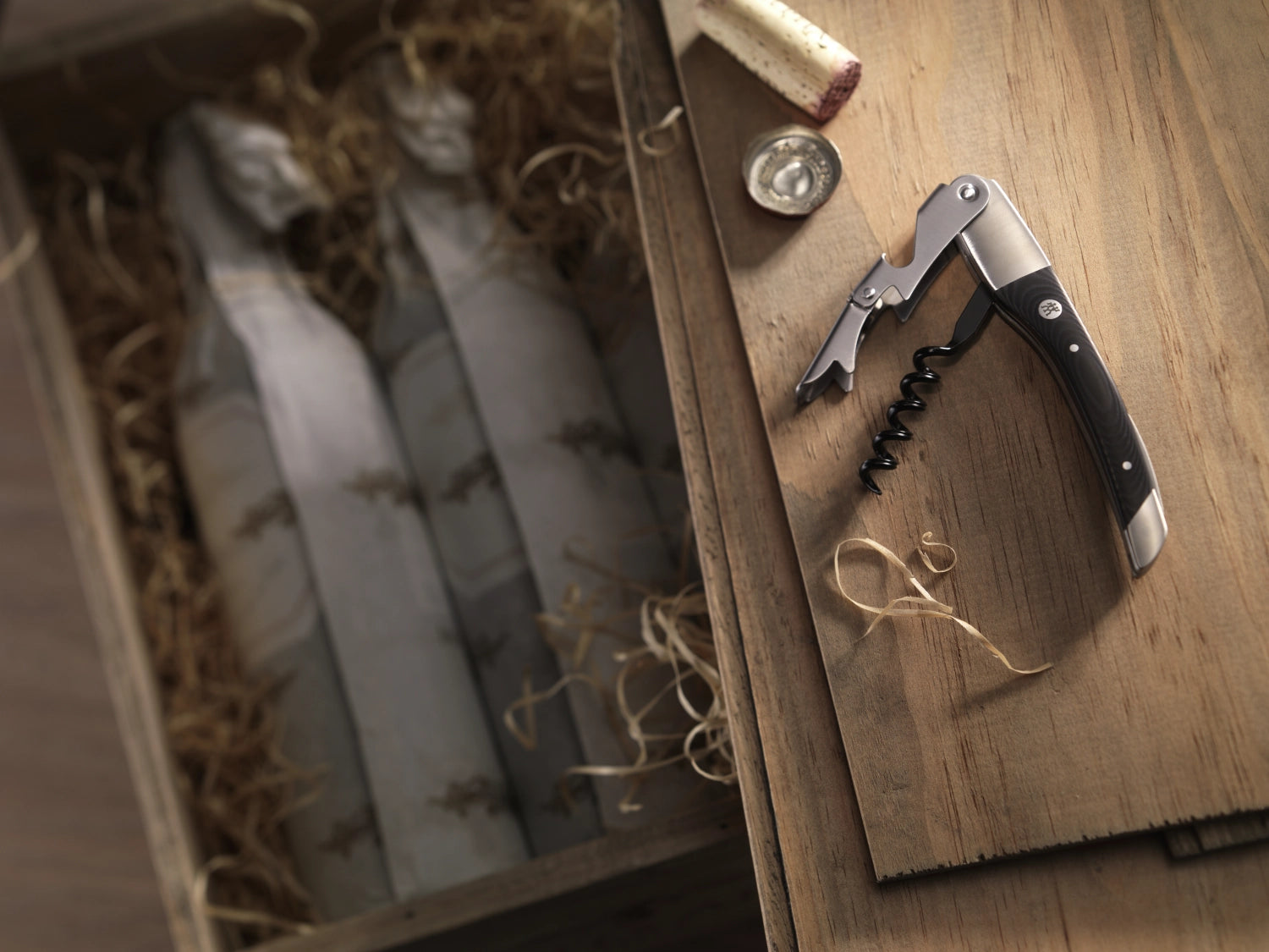 Elegantes Kellnermesser von Zwilling Kitchen in mattem Finish, perfekt für das Öffnen von Weinflaschen, Maße 12.1x2.6 cm.