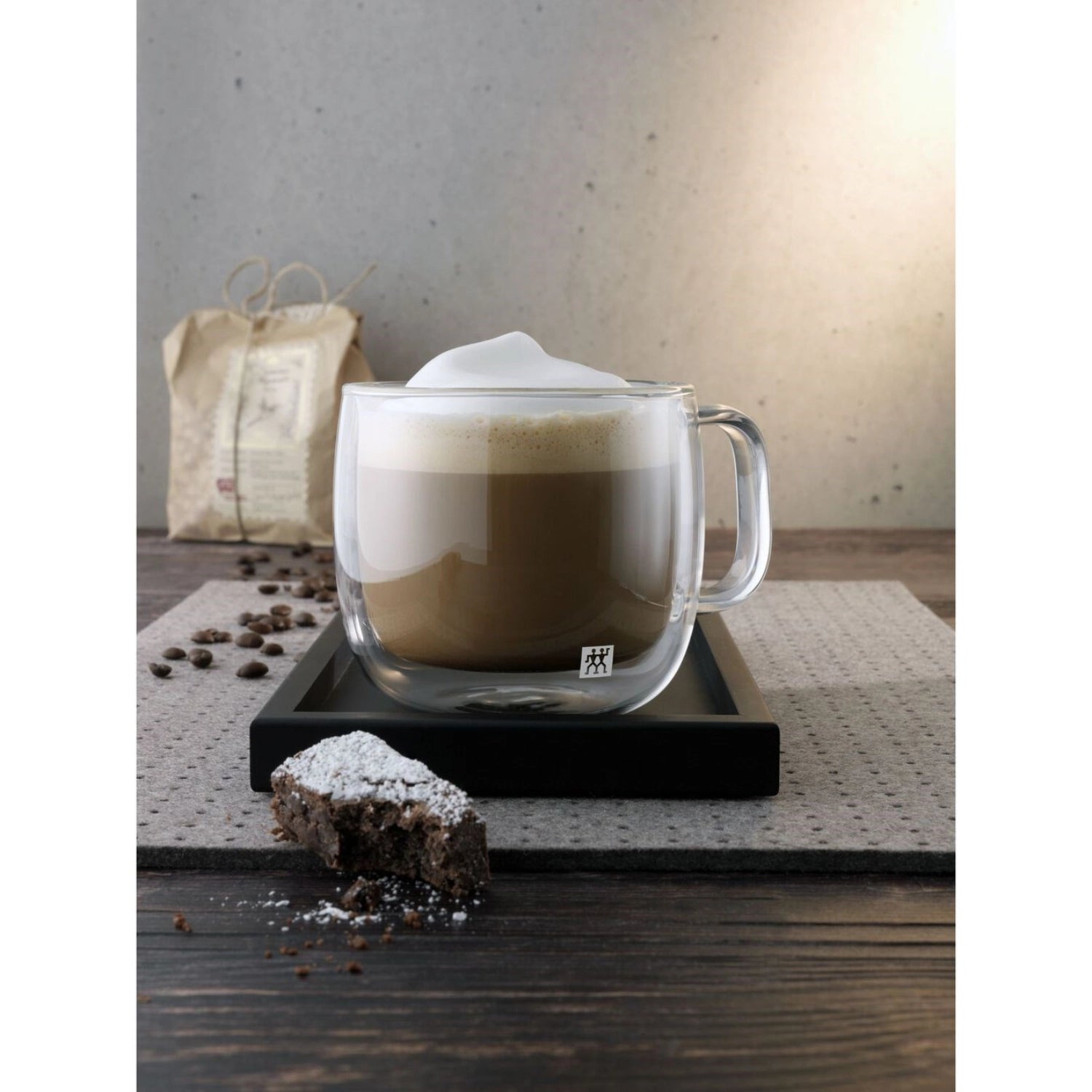 Elegantes 2er Set Sorrento Plus Cappuccino Tassen von Zwilling Kitchen, doppelwandig mit Henkel, ideal für perfekten Kaffeegenuss.