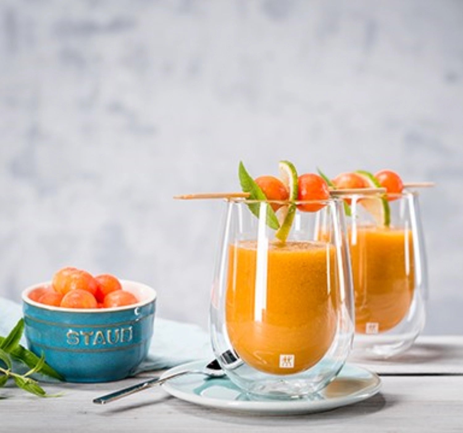 Genießen Sie stilvolle Longdrinks mit dem doppelwandigen Sorrento Bar Longdrink Glas Set von Zwilling. Hochwertig, elegant und funktional.