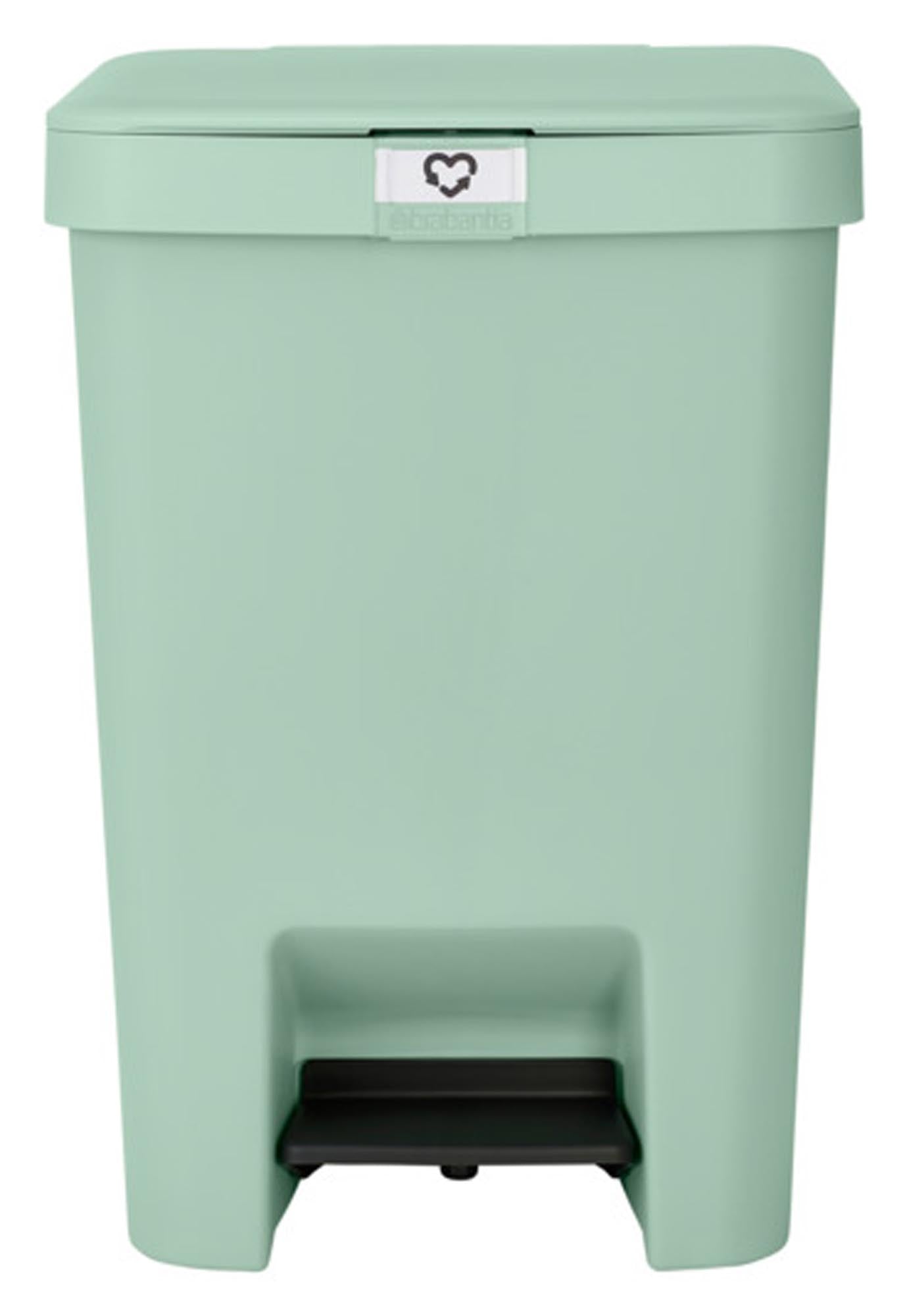 Entdecken Sie den BRABANTIA Treteimer StepUp 25 l in jade green. Hochwertiger Edelstahl, hygienisch, leise, mit abnehmbarem Inneneimer und rutschfester Basis.