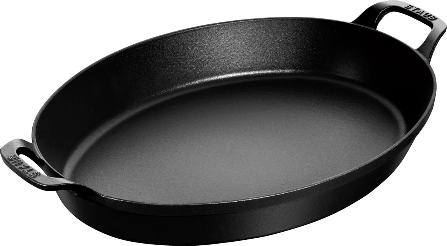 Elegante ovale Auflaufform von Staub, 32 cm, perfekt für köstliche Aufläufe und stilvolles Servieren von Speisen.