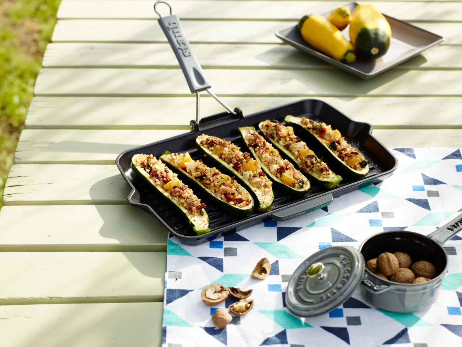 Rechteckige Grillpfanne von Staub, ideal zum Grillen und Braten, robustes Gusseisen, perfekte Wärmeverteilung, für köstliche Grillgerichte.