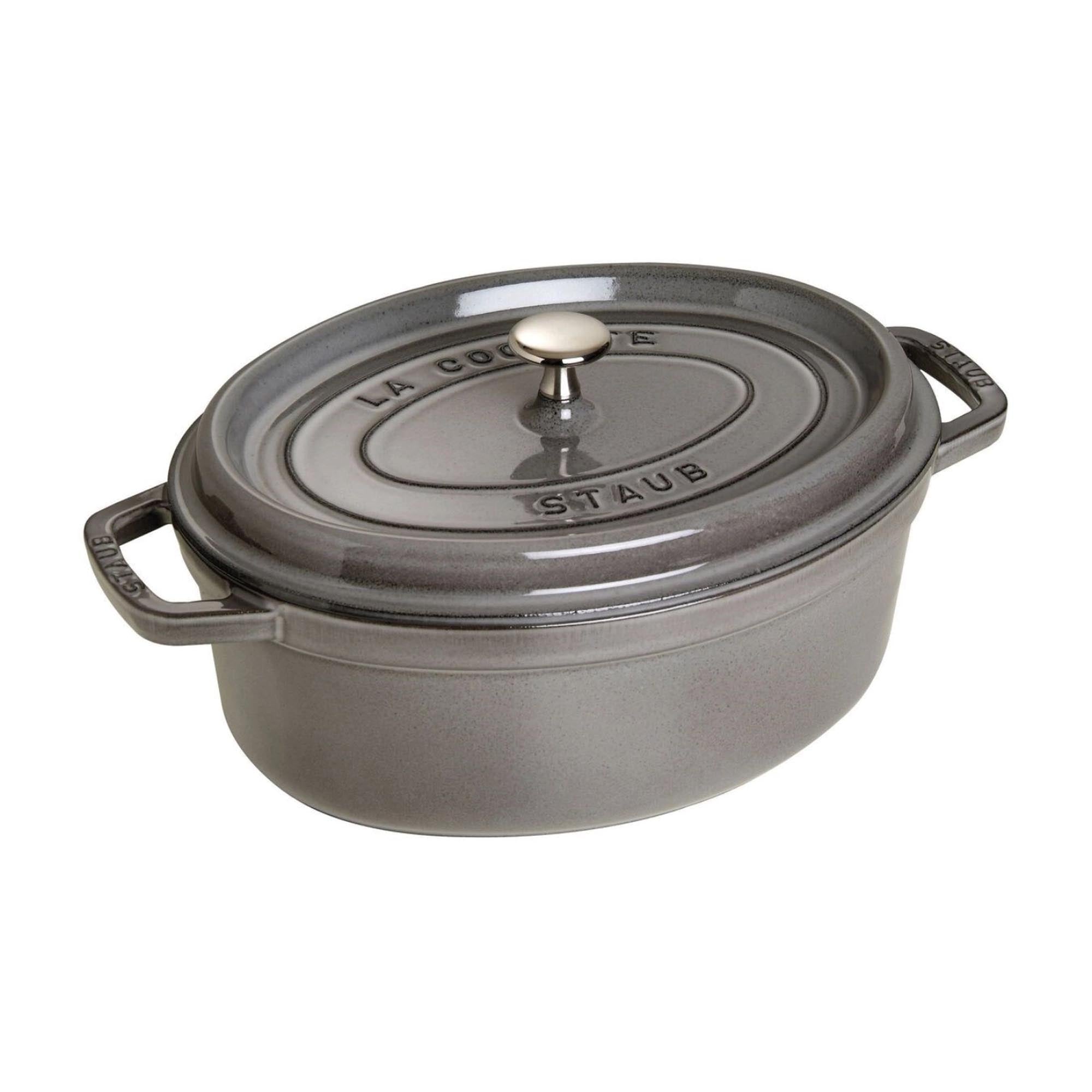 Ovaler Cocotte 37 cm von Staub, Graphit-Grau, 8L, Gusseisen: Exzellente Wärmeleitung, pflegeleicht, ideal für grosse Gerichte.