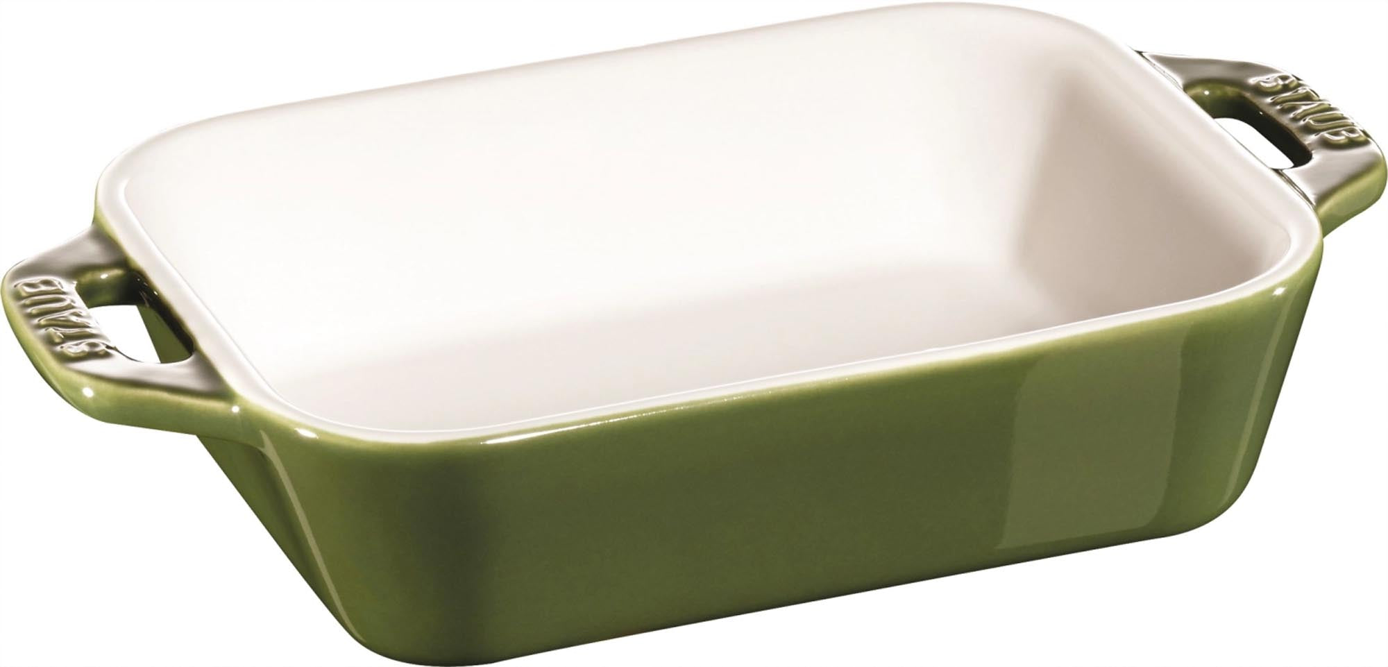 Erleben Sie die rechteckige Auflaufform von Staub: Ideal für Aufläufe und Gratins. Robuste Emaillierung und exzellente Wärmeverteilung für beste Ergebnisse!