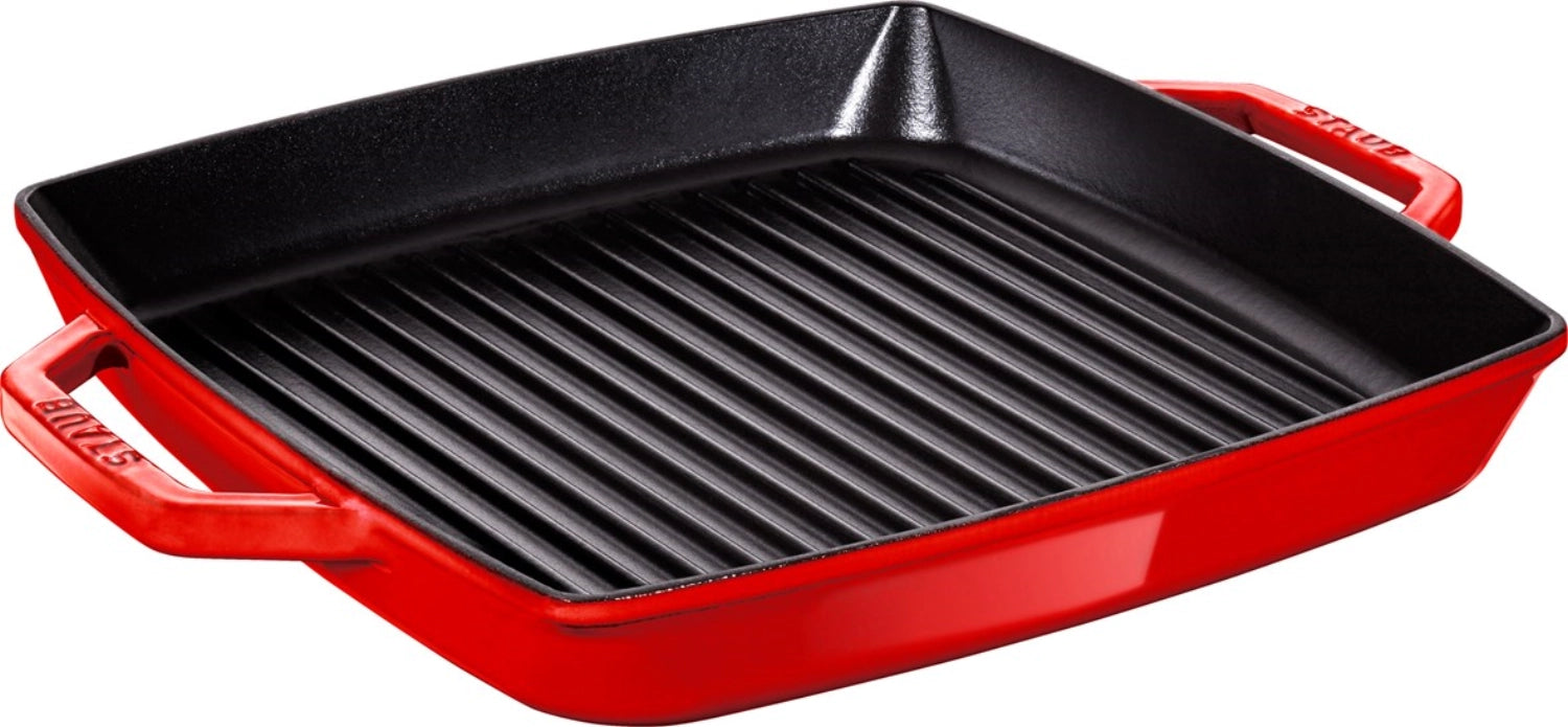 Rechteckige Grillpfanne aus hochwertigem Gusseisen von Staub, ideal für schmackhafte Grillgerichte mit optimaler Hitzeverteilung.