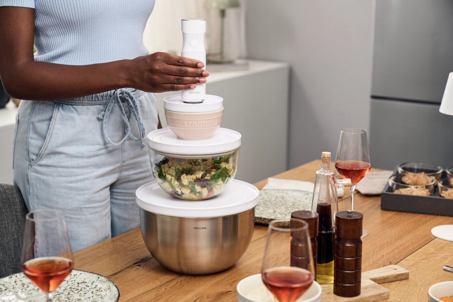 Antik-türkise Keramikschüssel von Staub, 12 cm, perfekt für kleine Portionen oder als elegantes Dekorationsstück in Ihrer Küche.