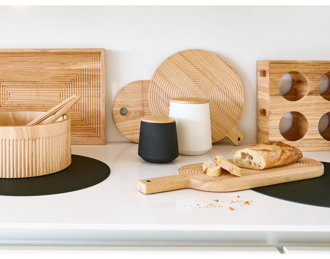 Praktische Vorratsdose (580 ml) mit elegantem Bambusdeckel von ZELLER PRESENT. Perfekt für die Aufbewahrung von Lebensmitteln und ein echter Hingucker in jeder Küche.