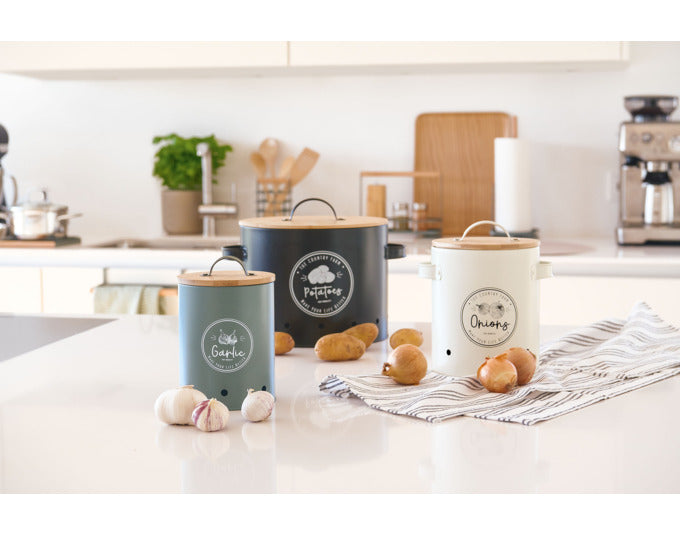 Praktische Vorratsdose für Zwiebeln mit Bambusdeckel. Ø 14-17.4 cm, Höhe 16.2-19.5 cm. Optimaler Schutz vor Licht und Feuchtigkeit.