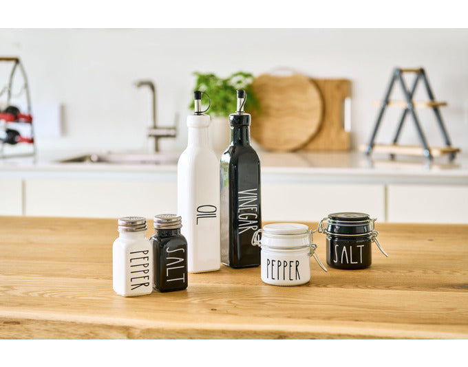 Elegante 270 ml Ölflasche von ZELLER PRESENT, 5x5x24.5 cm, aus Glas mit präzisem Ausgiesser, ideal für Küche und Tisch.