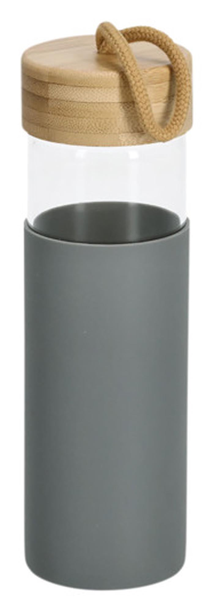 Stilvolle ZELLER Trinkflasche mit Bambusdeckel und Silikonhülle, ideal für nachhaltigen Genuss. Perfekt für Wasser, Säfte und Smoothies.