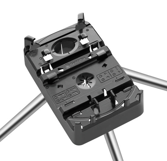 Optimale Gartenbewässerung mit dem GARDENA Regner-Stativ. Einfach zu montieren, stabil und ideal für terrassierte Gärten. Entdecken Sie die Qualität von GARDENA!