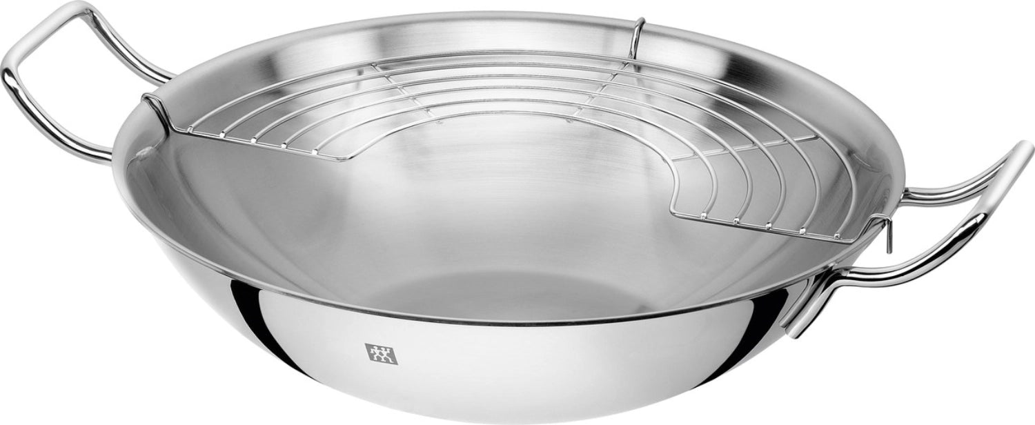 Robuster Zwilling Plus Wok mit 32 cm Durchmesser, perfekt zum Zubereiten von asiatischen Gerichten und vielseitigen Kochtechniken.
