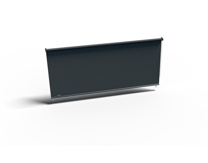 Das PLATINUM SUN & SHADE Rollo Coolfit in Sand (240x198 cm) bietet stilvollen Sonnenschutz für Terrasse oder Garten.