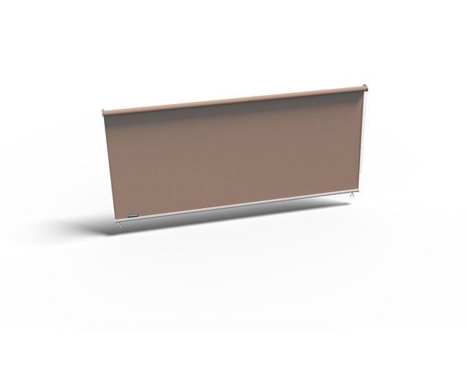 Das PLATINUM SUN & SHADE Rollo Coolfit in Sand (240x248 cm) bietet stilvollen Sonnenschutz für Terrasse und Garten.