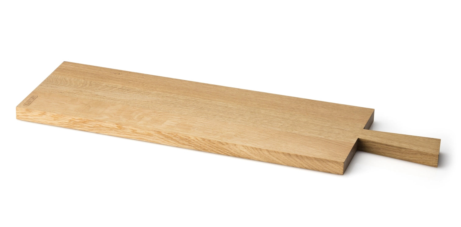 Hochwertiges Schneidebrett aus geölter Eiche von Continenta, Maße 70 x 23 x 2 cm, perfekt für Kochliebhaber und stilvolle Küchen.