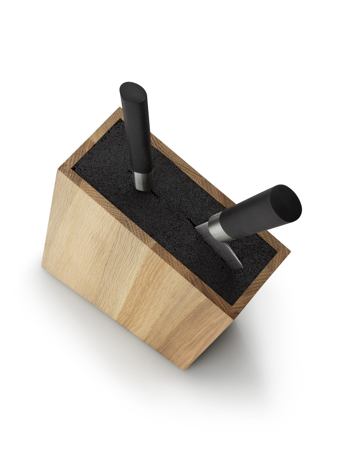 Eleganter Eiche Messerblock von Continenta mit schrägem, flexiblem Einsatz. Ideal für jede Küche, schützt Ihre Messer und sorgt für Ordnung.