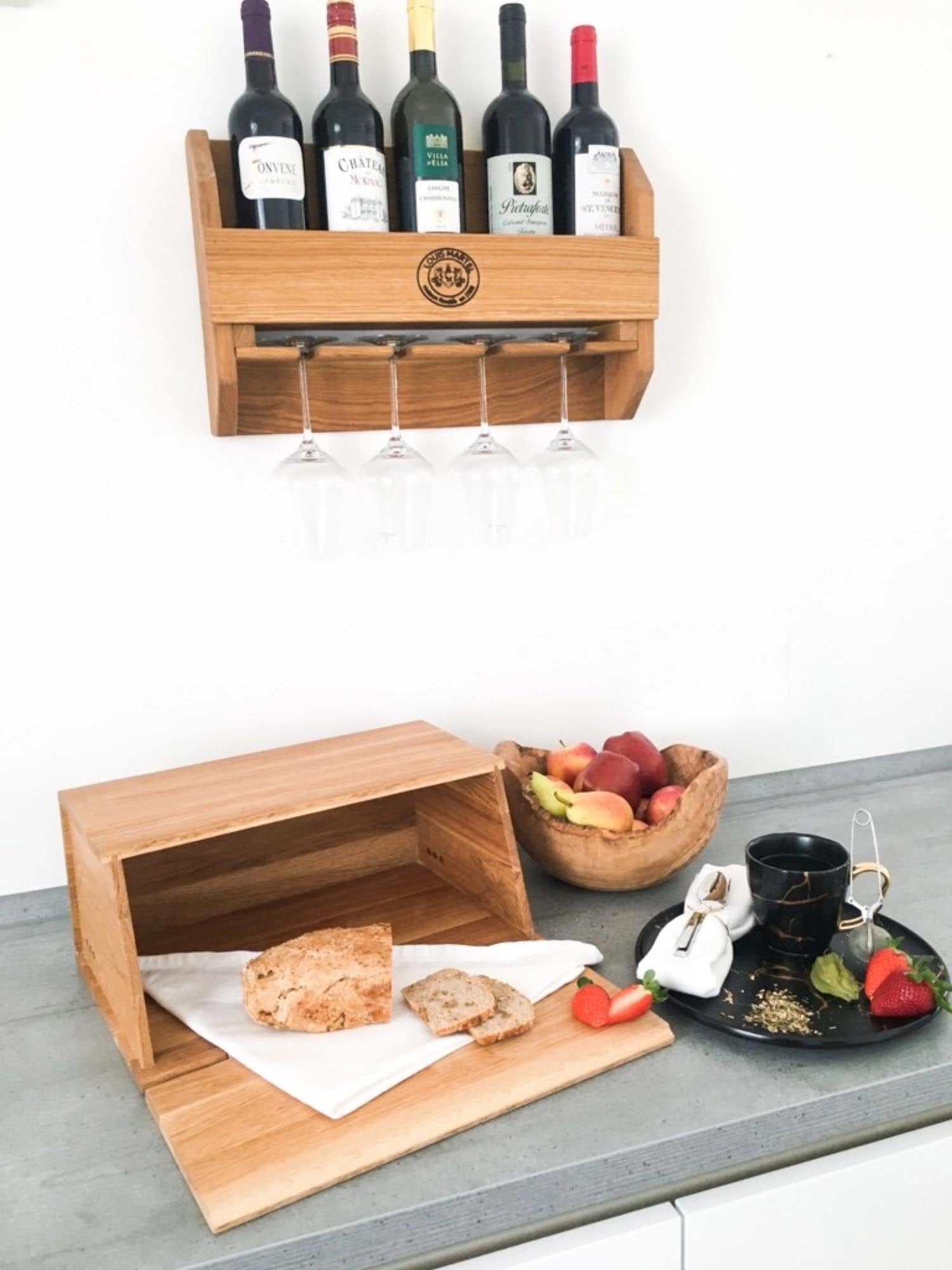 Praktischer Brotkasten aus hochwertiger Eiche, 40x26x18,5 cm. Schützt Ihr Brot vor Schmutz und hält es frisch. Ein stilvolles Küchenaccessoire!