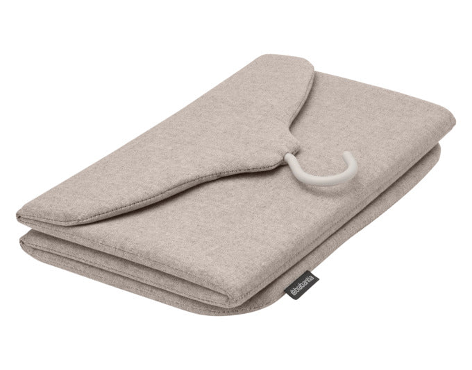 Entdecken Sie das BRABANTIA Dampfbrett faltbar in pepper black – die ideale Lösung für faltenfreie Kleidung, platzsparend und flexibel.