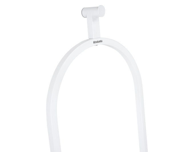 Entdecken Sie den BRABANTIA Linn Dressboy in elegantem Weiß – der stilvolle Kleiderständer für jedes Zuhause. Praktisch und platzsparend!